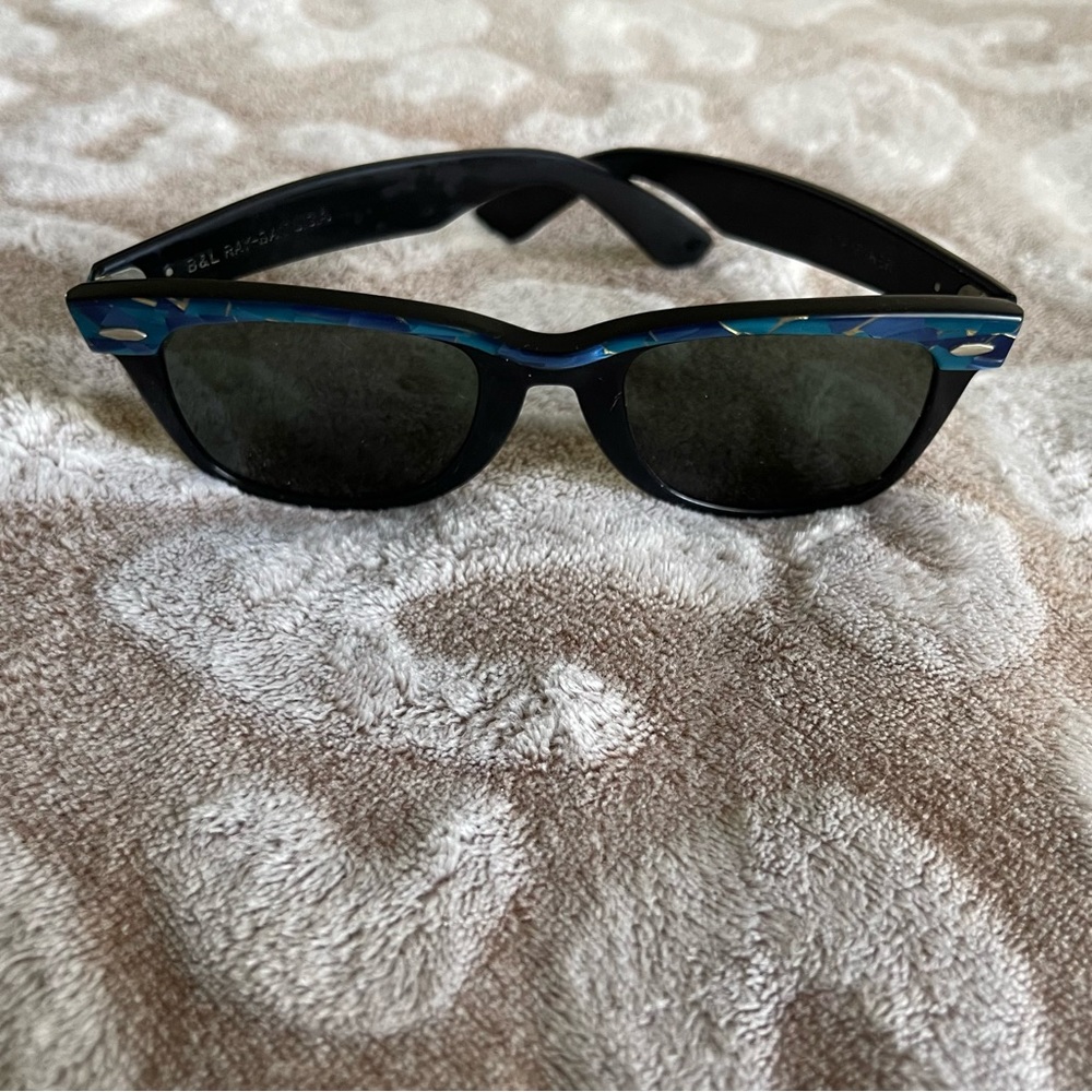 VINTAGE B&L RAY-BAN W1090 TURQUOISE TRIM LIMITED EDITION WAYFARER II SUNGLASSES